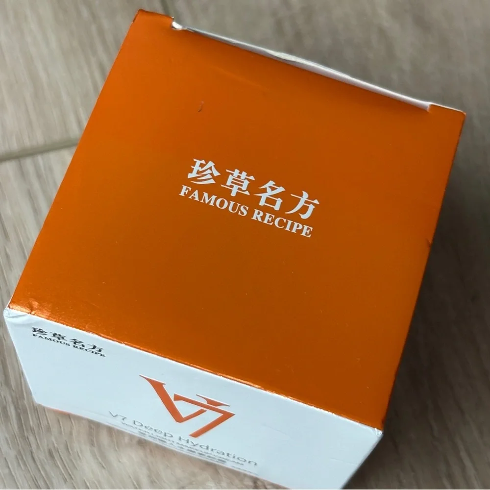 Moisturizing Cream V7 Deep Hydration Waterlight Makeup Cream NIB